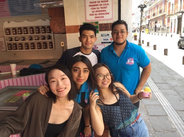 與熱情友善的墨西哥人一起合照