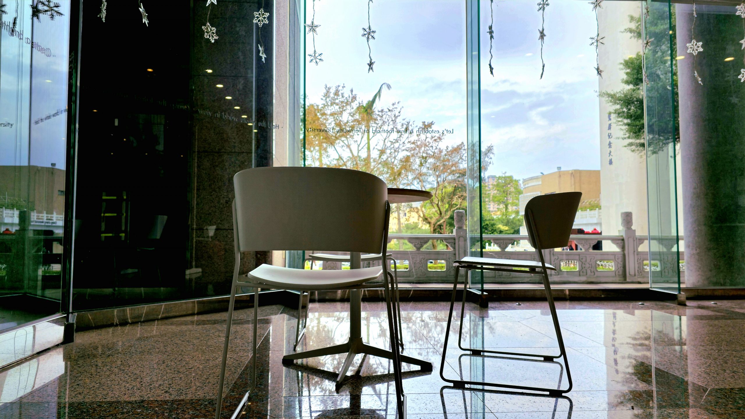 圖書館2樓學研創享區